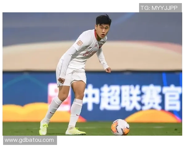 斯卢茨基本月刚跟申花续约!就为沙龙搞定五笔本乡国脚签约,张玉宁+张琳芃领衔